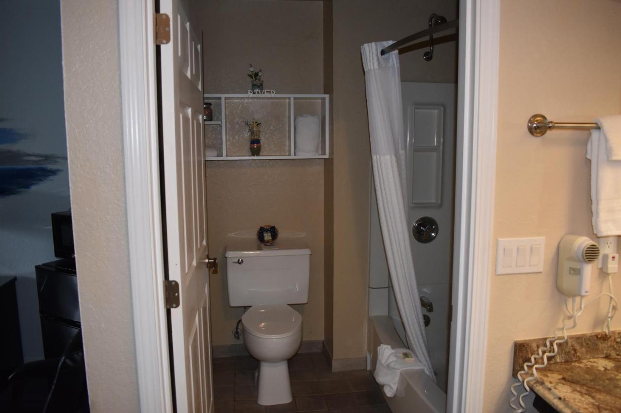Lighthouse Cove Inn Bandon Dış mekan fotoğraf Bathroom