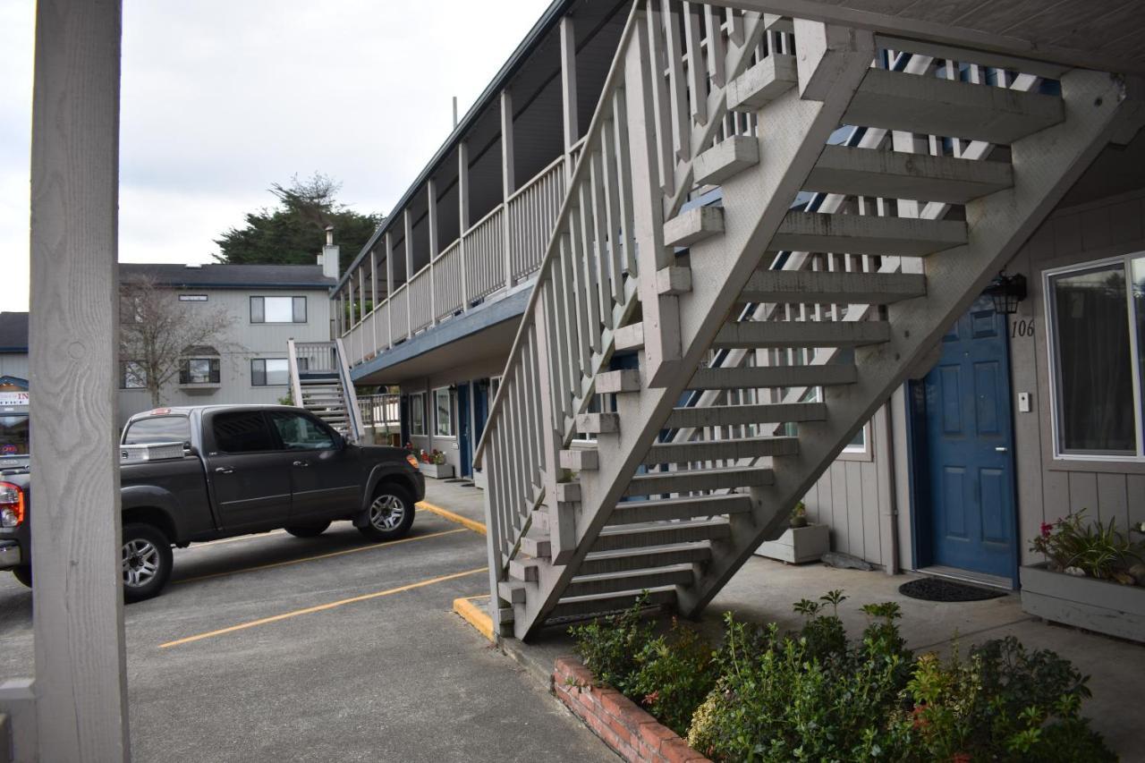 Lighthouse Cove Inn Bandon Dış mekan fotoğraf The staircase at the motel where the film was shot