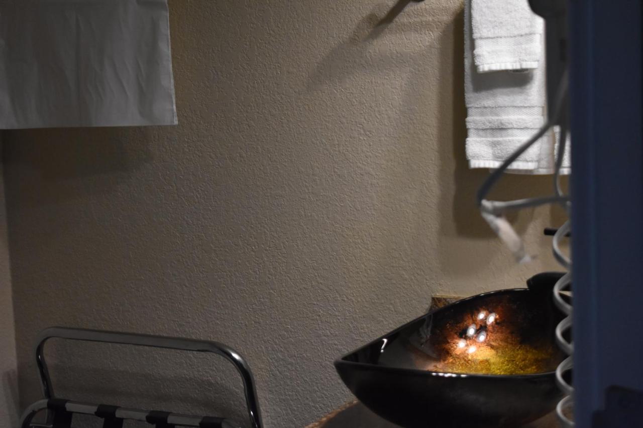Lighthouse Cove Inn Bandon Dış mekan fotoğraf A pot of boiling oil
