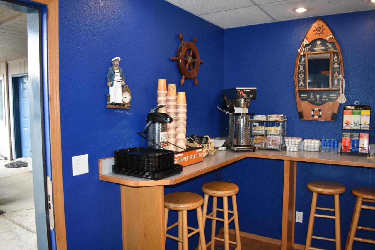 Lighthouse Cove Inn Bandon Dış mekan fotoğraf The coffee bar at the station