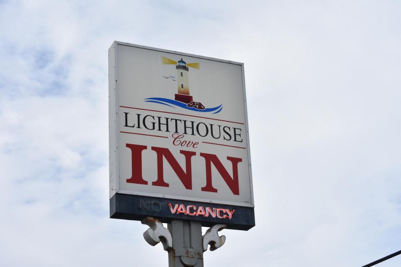 Lighthouse Cove Inn Bandon Dış mekan fotoğraf The sign for the Lighthouse Inn